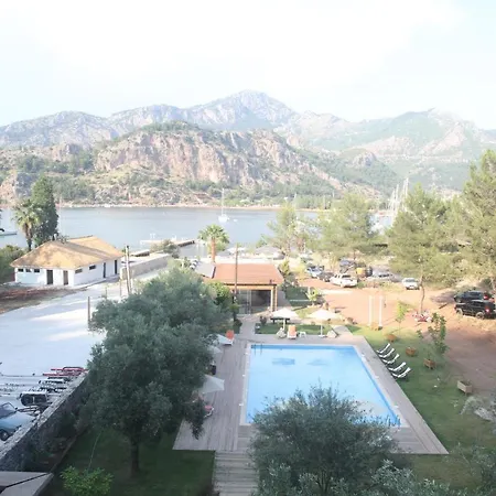 Ali's Hotel *